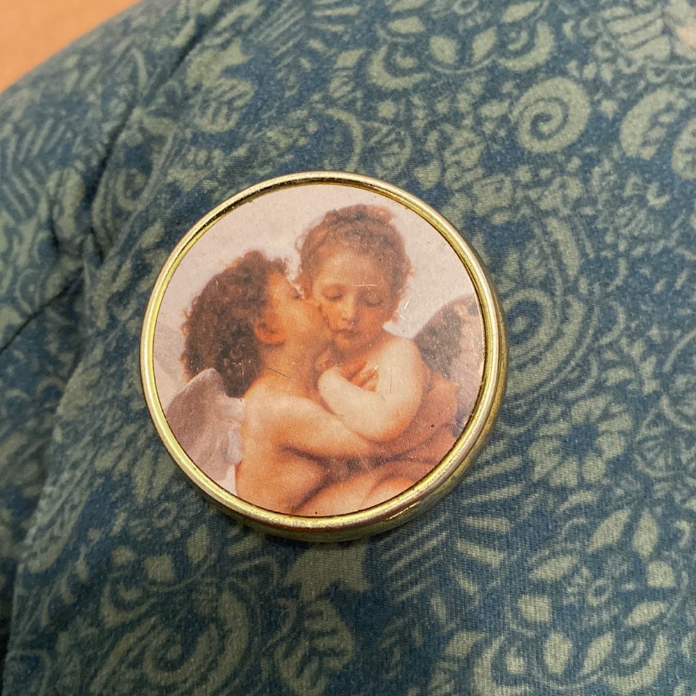 Pill container